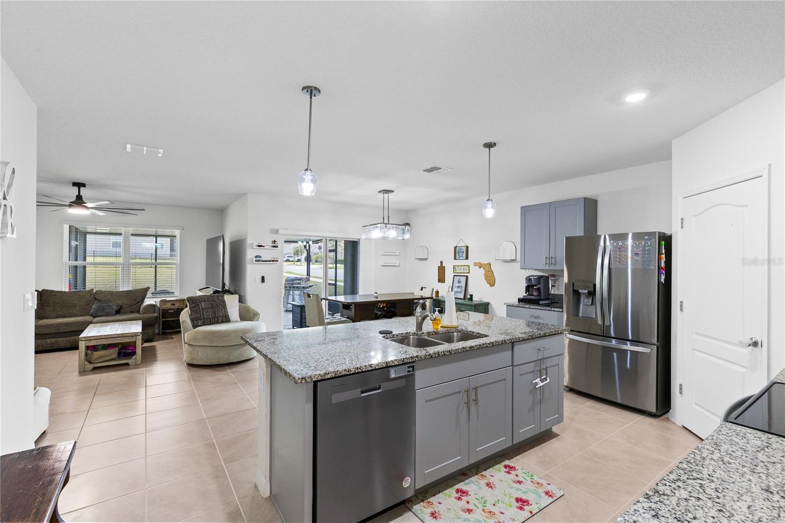 VICTORIA OAKS - Residential