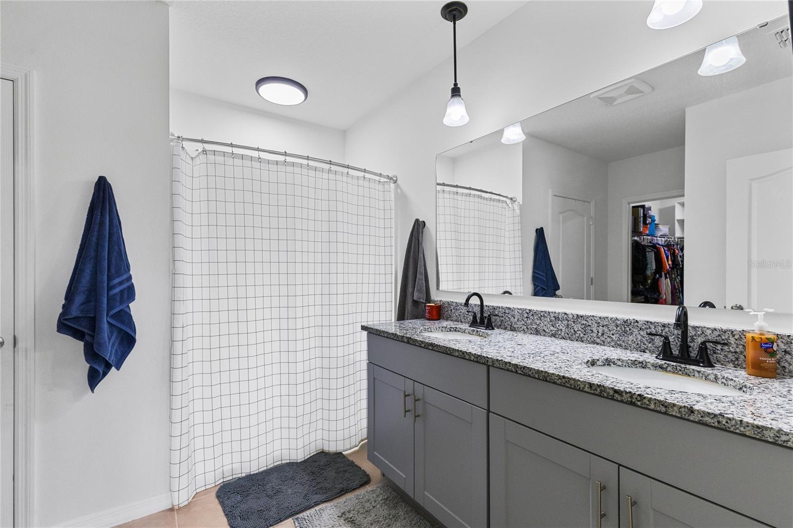 VICTORIA OAKS - Residential