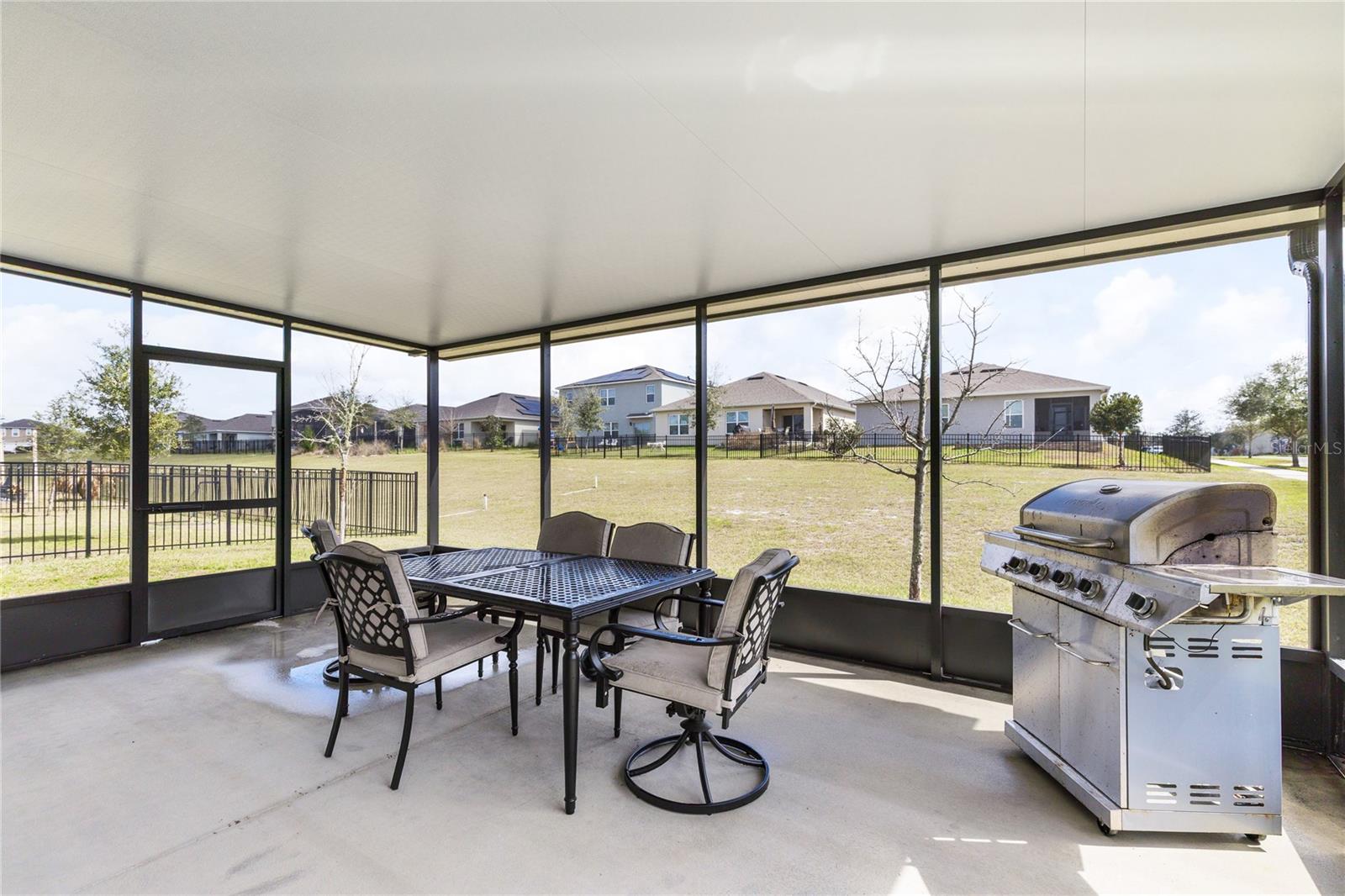 VICTORIA OAKS - Residential