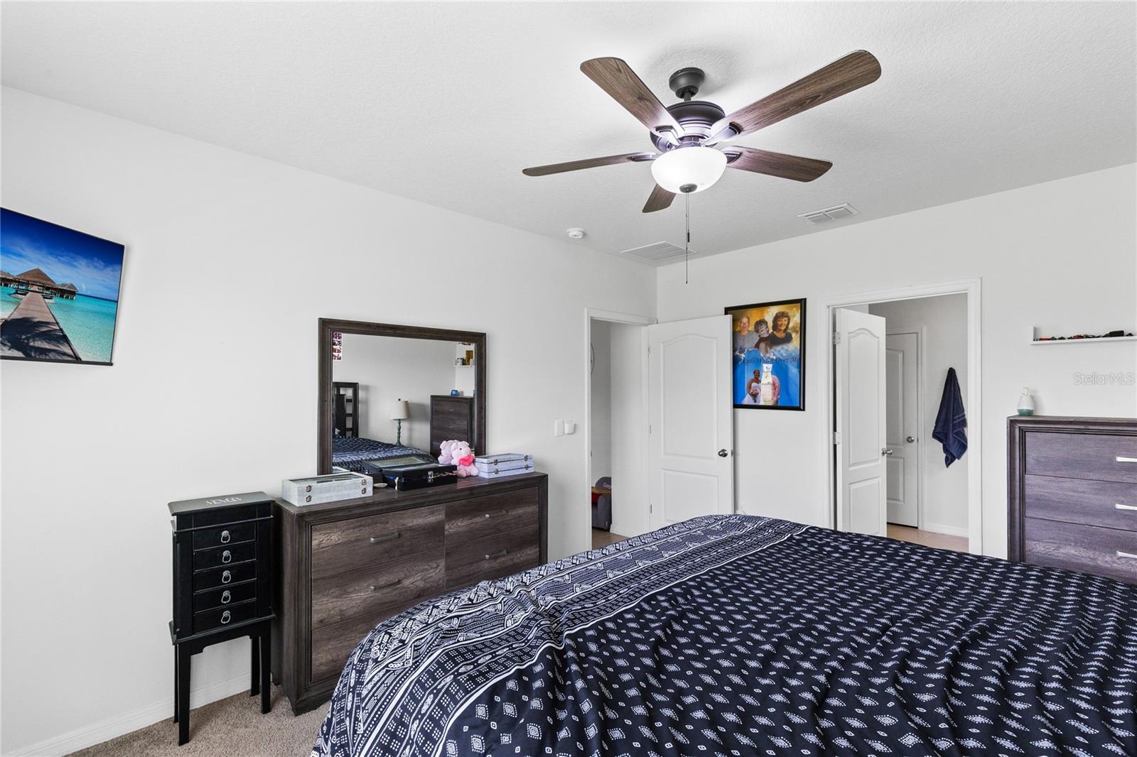 VICTORIA OAKS - Residential