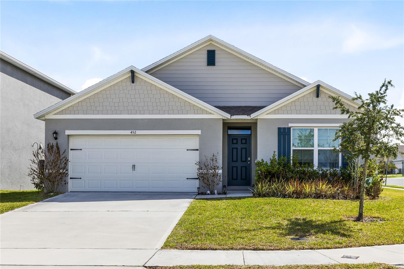 VICTORIA OAKS - Residential