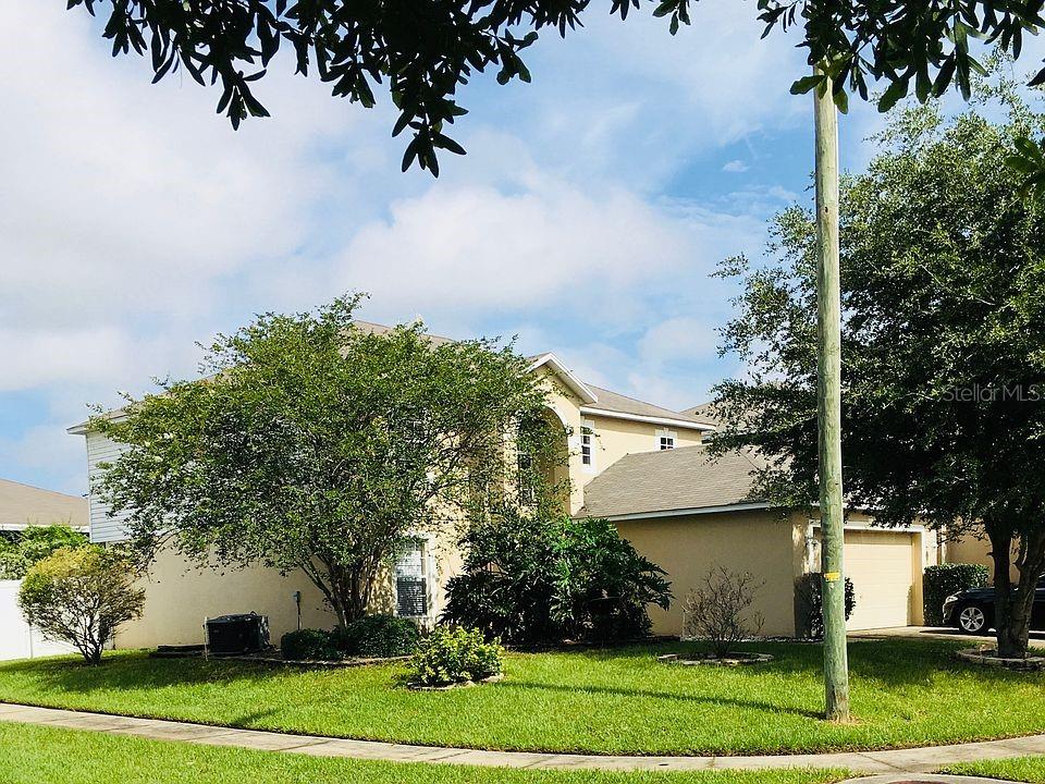 This beautiful two-story single-family home offers plenty of space, comfort, and modern amenities for your family. With 3 bedrooms, 2.5 bathrooms, and a versatile layout, it’s perfect for those seeking a mix of functionality and style in a great location.
Highlights:
3 Bedrooms / 2.5 Bathrooms – Spacious rooms for family and guests
Two-Story Home – Private bedrooms upstairs, living areas downstairs
Modern Kitchen – Includes French-door refrigerator, dishwasher, microwave, and stove combo
Fully Enclosed Patio – Great for year-round enjoyment and entertaining
2-Car Garage – Convenient parking and storage space
Separate Laundry Room – Washer and dryer hookups for easy laundry access