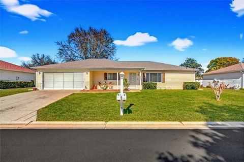 Photo of 11335 SW 138th Lane, Dunnellon, FL 34432 (MLS # OM718414)