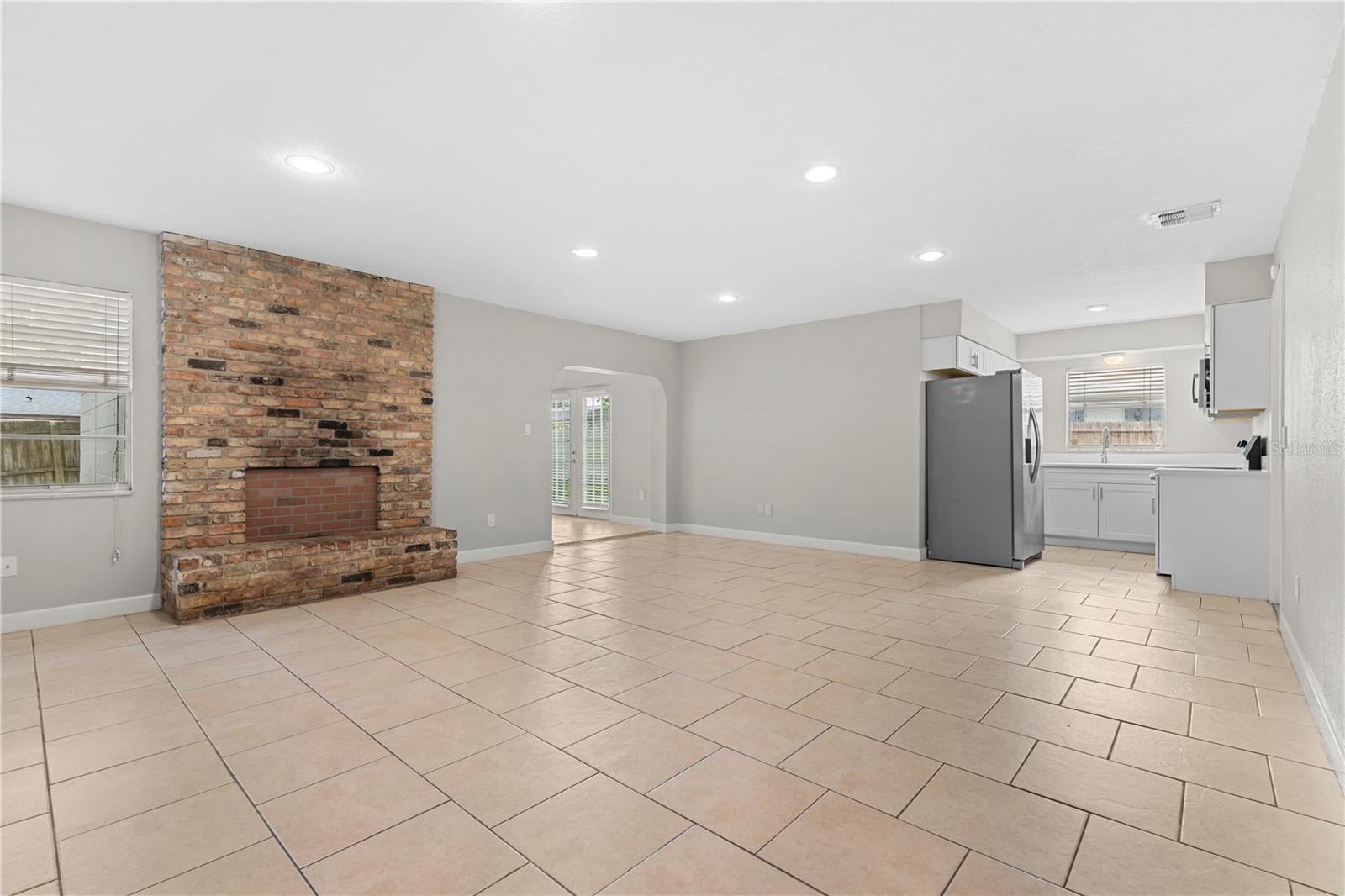 1723 CANTERBURY CIRCLE