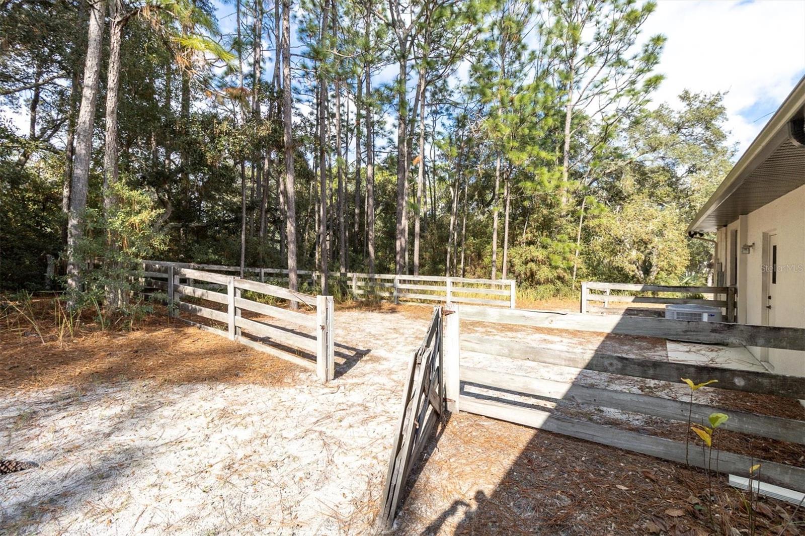 PINE RIDGE UNIT 03 - Residential