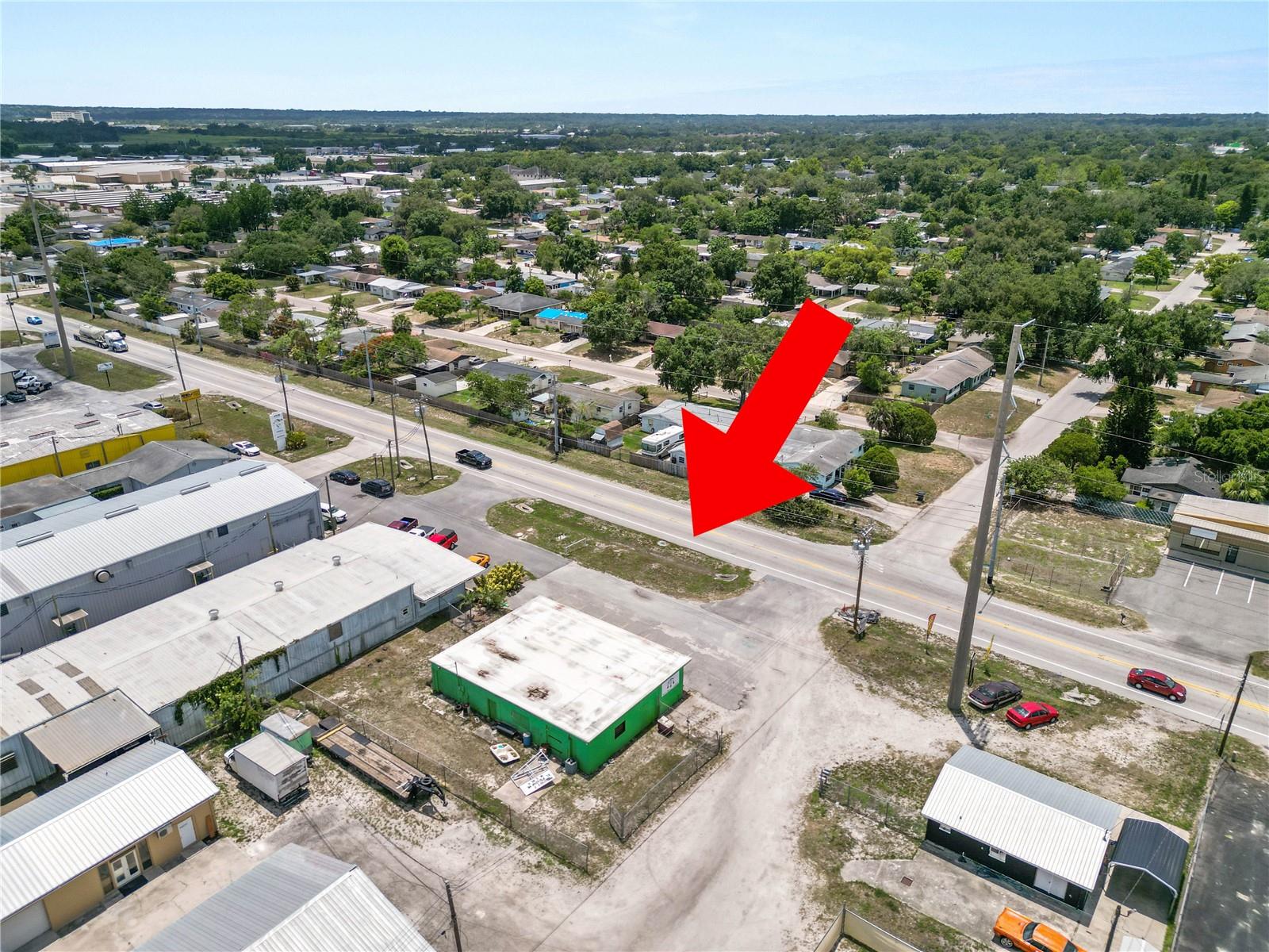 Main image without alt text