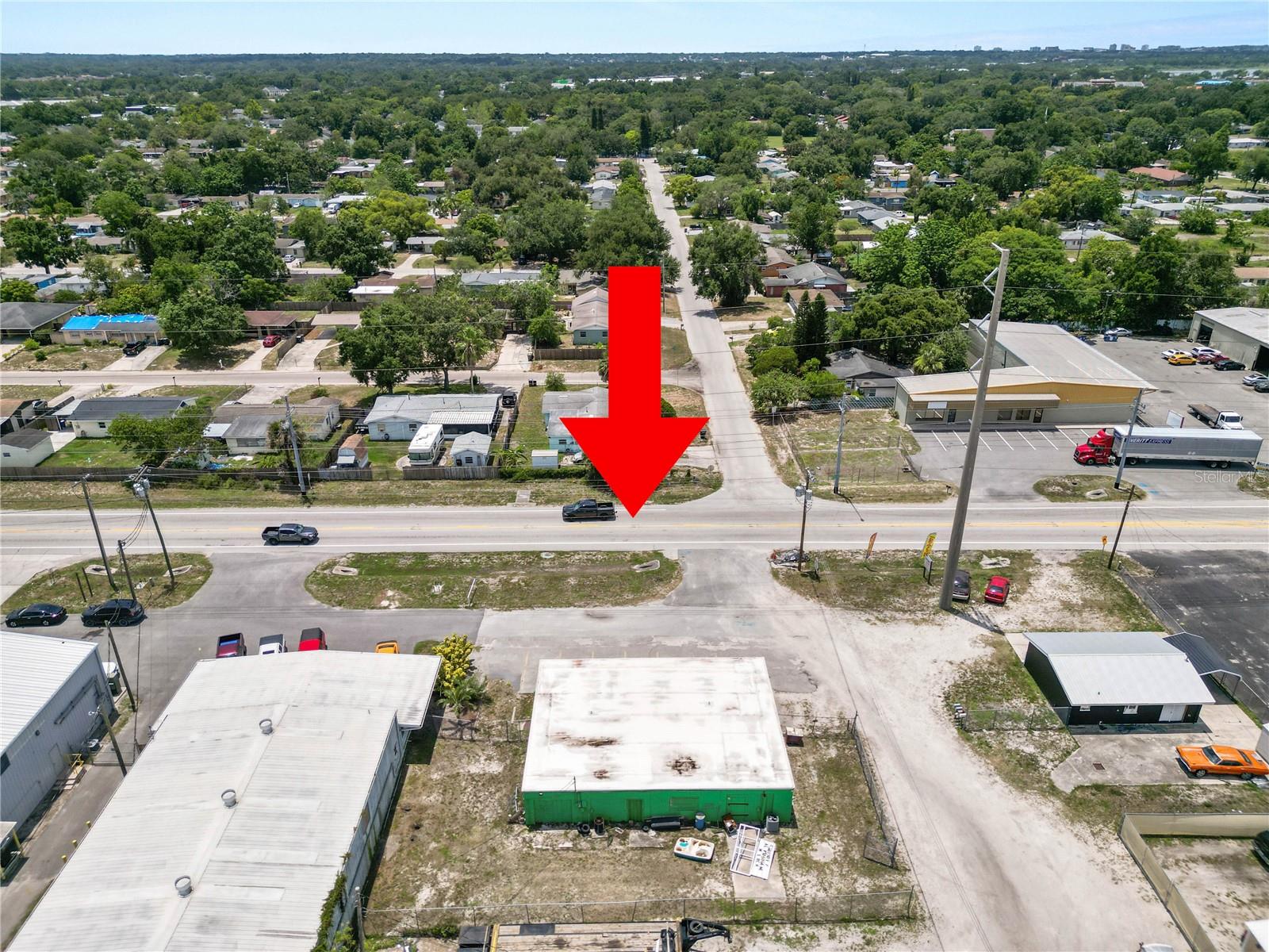 Main image without alt text