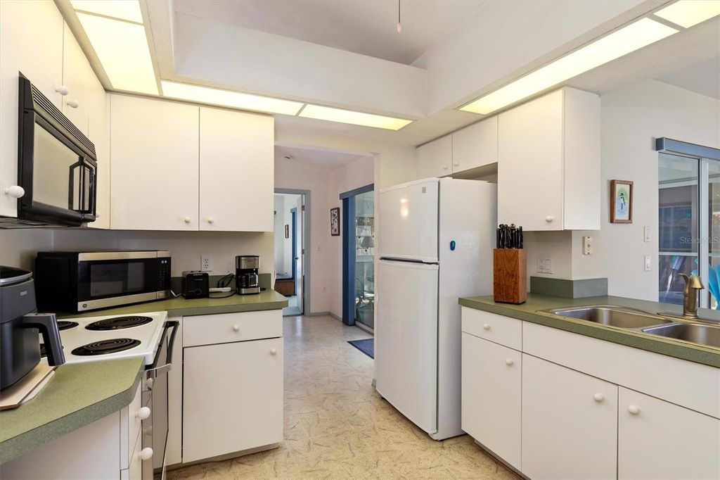 Photo of 921 Ohio Avenue, Englewood, FL 34223 (MLS # C7523395)