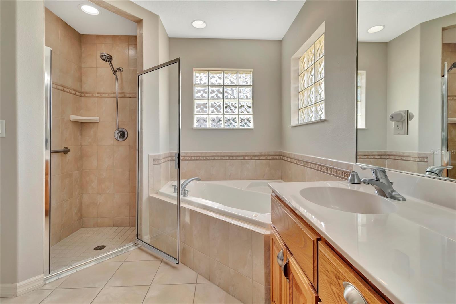 TWIN LAKES ESTATES - Residential