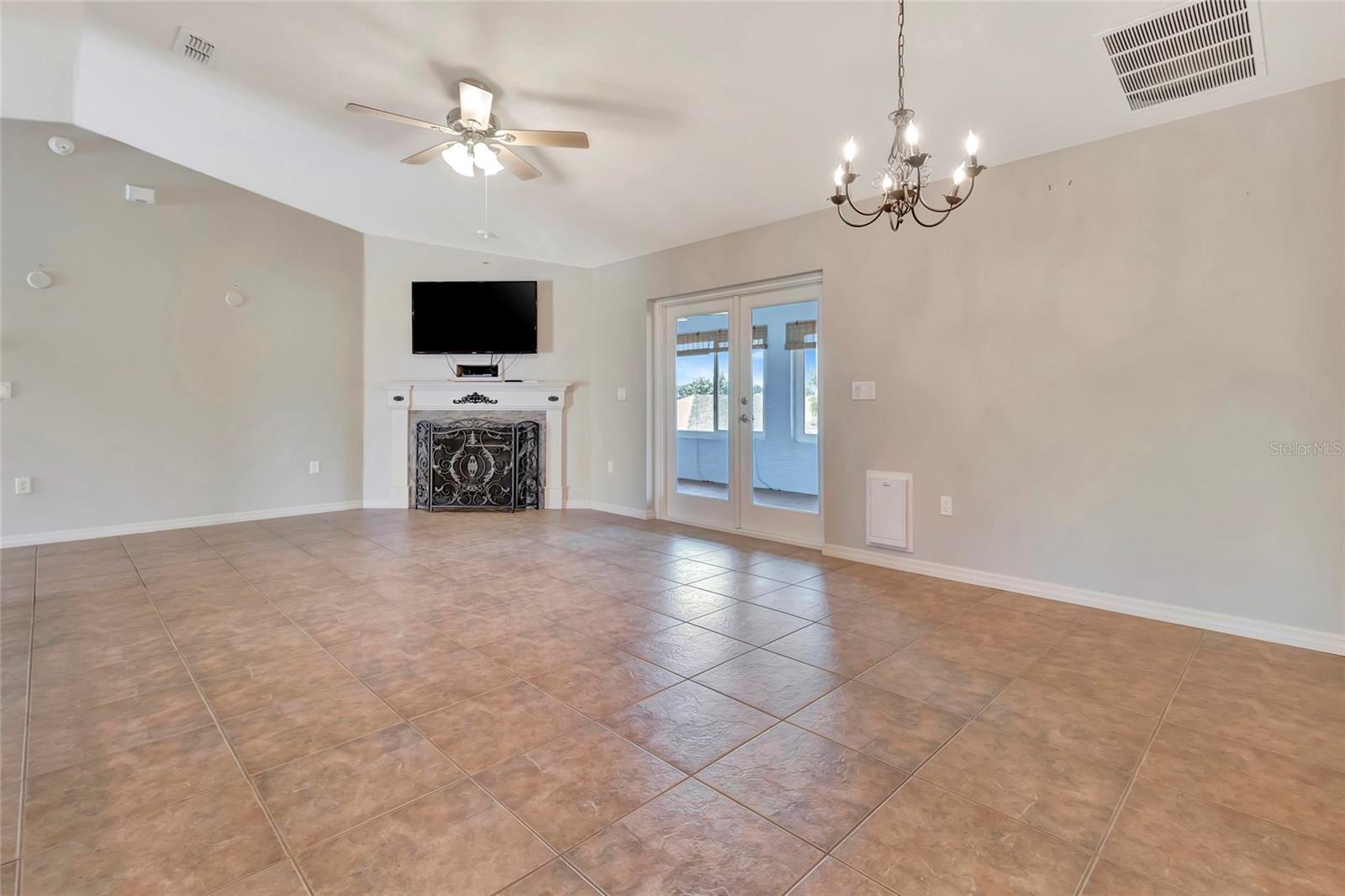 TWIN LAKES ESTATES - Residential