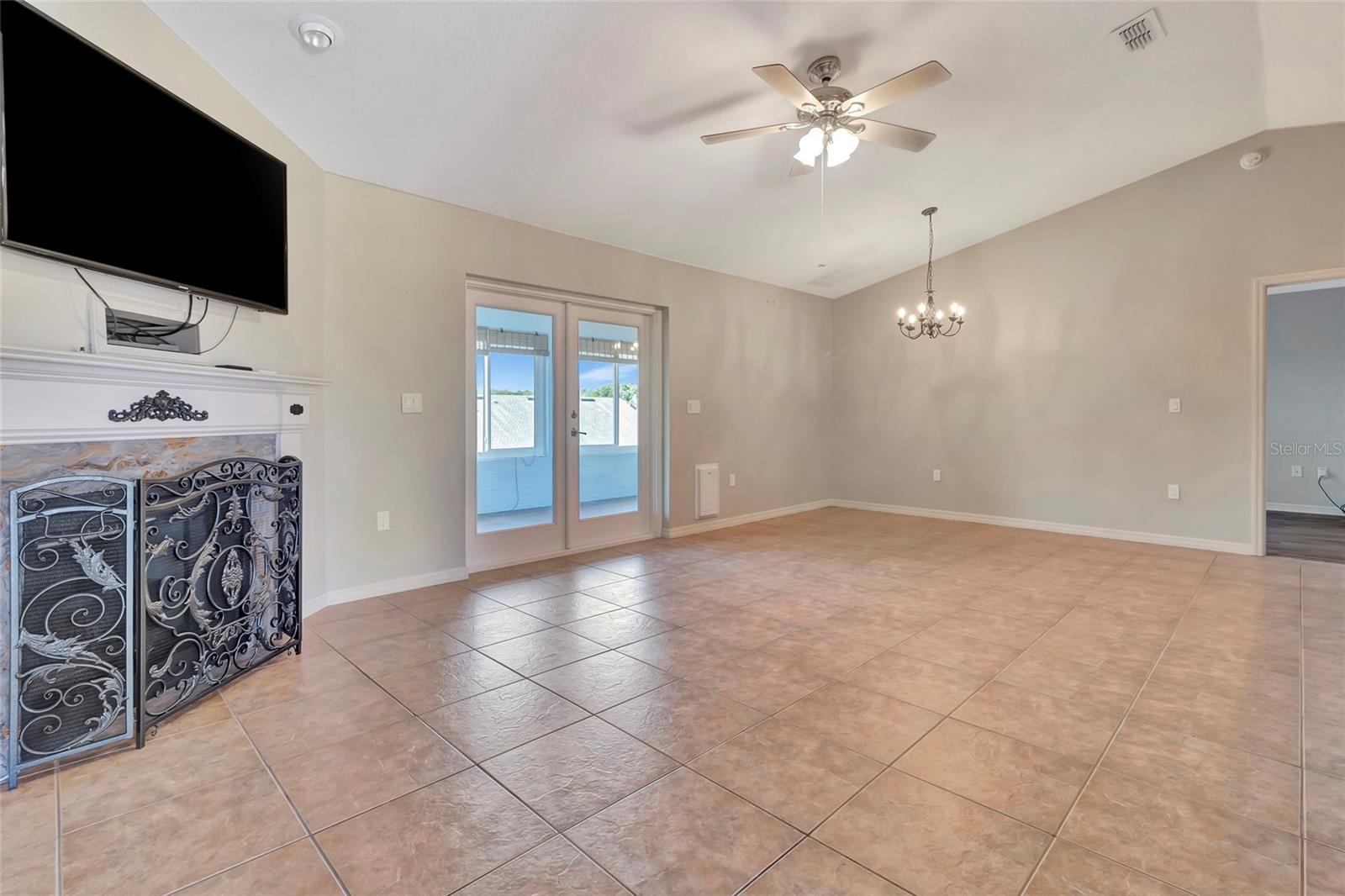 TWIN LAKES ESTATES - Residential