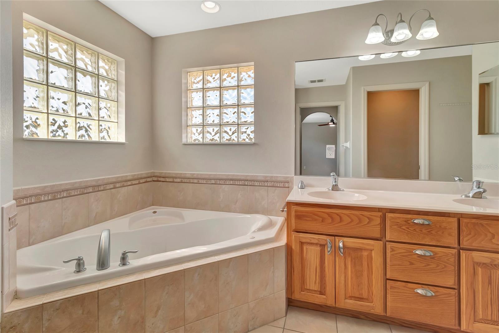 TWIN LAKES ESTATES - Residential