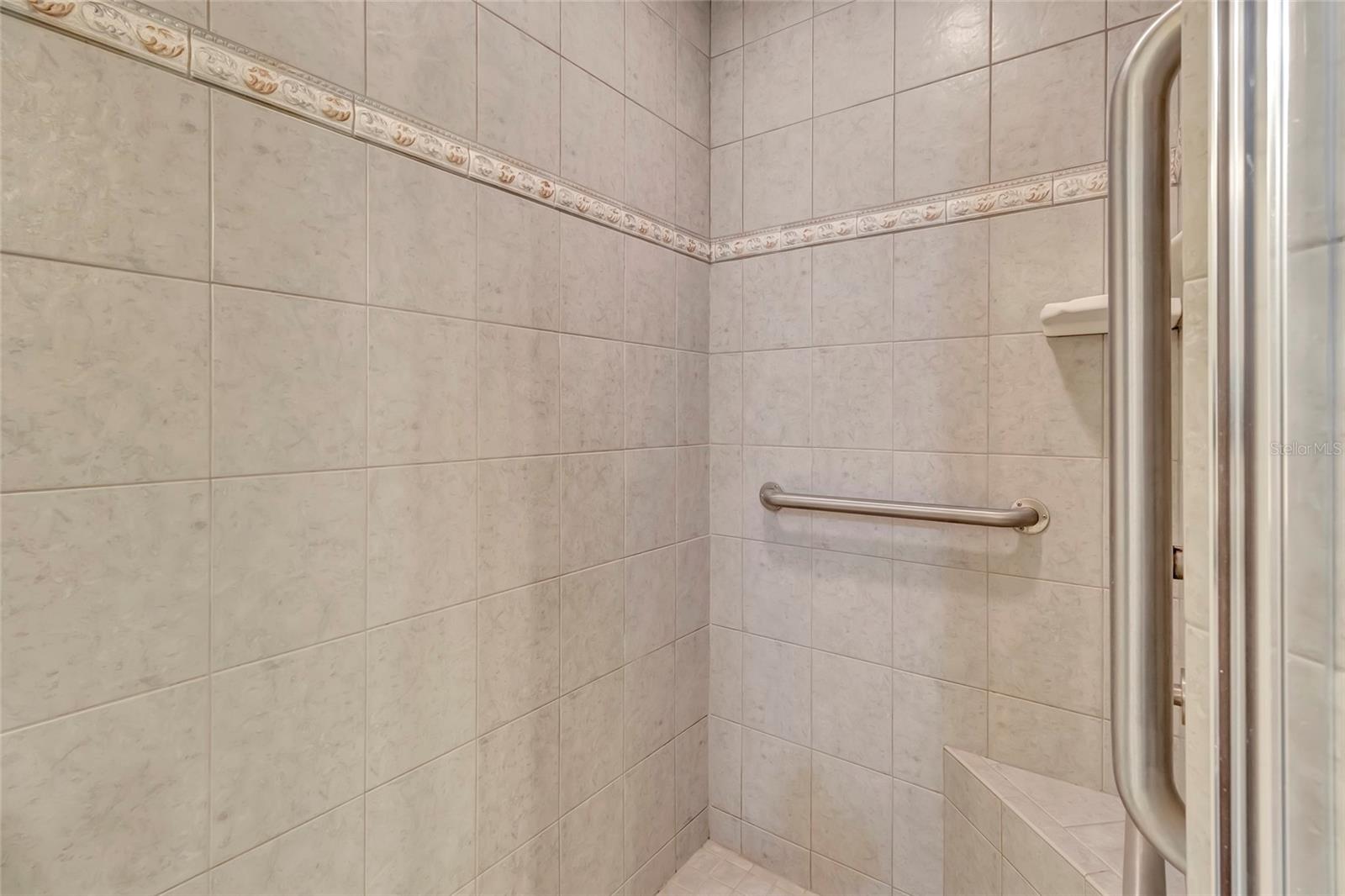 TWIN LAKES ESTATES - Residential