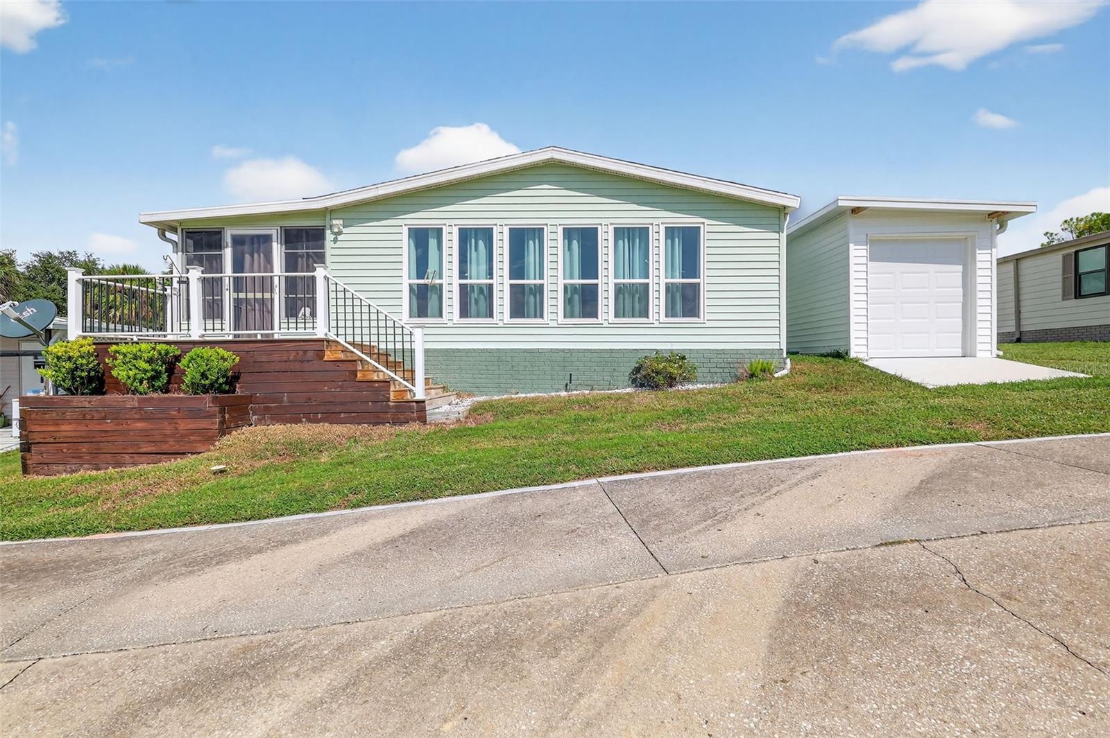 LADY LAKE ORANGE BLOSSOM GARDENS UNIT 07 - Residential