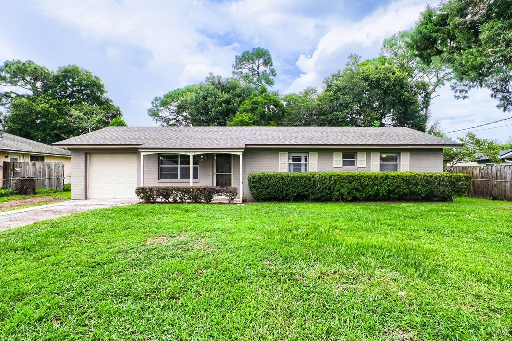 Photo of 2715 Ramsey Dr, Apopka, FL 32703 (MLS # O6429252)