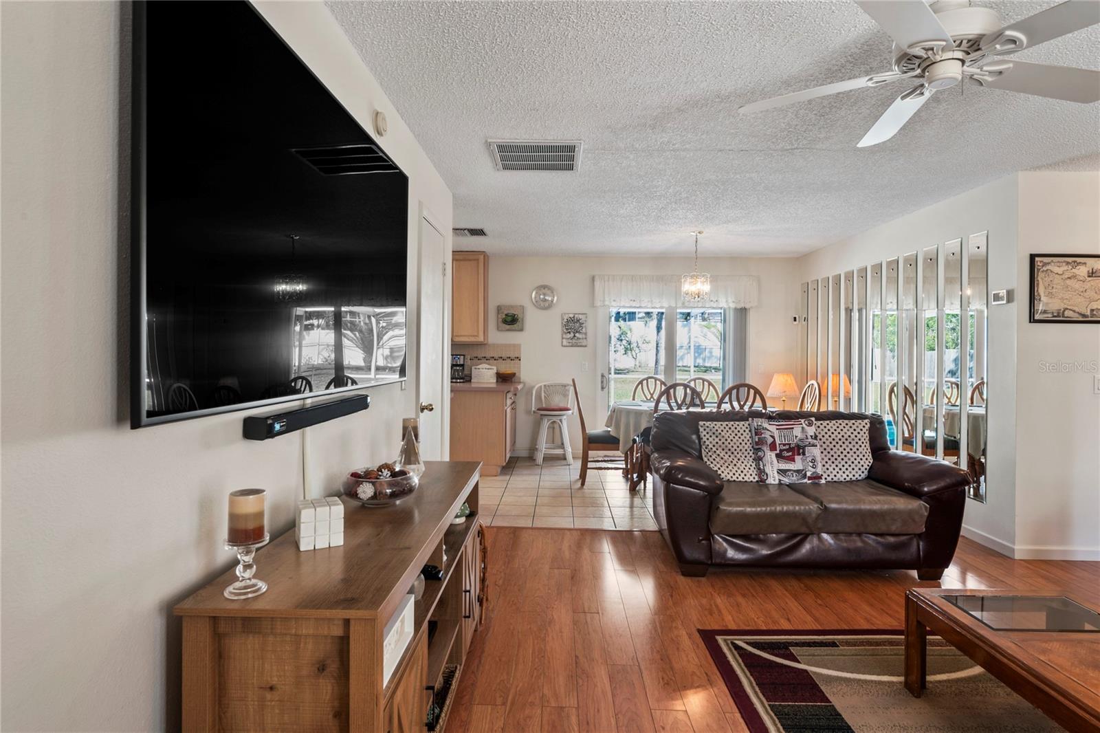 VOSS OAK LAKE ESTATE - Residential