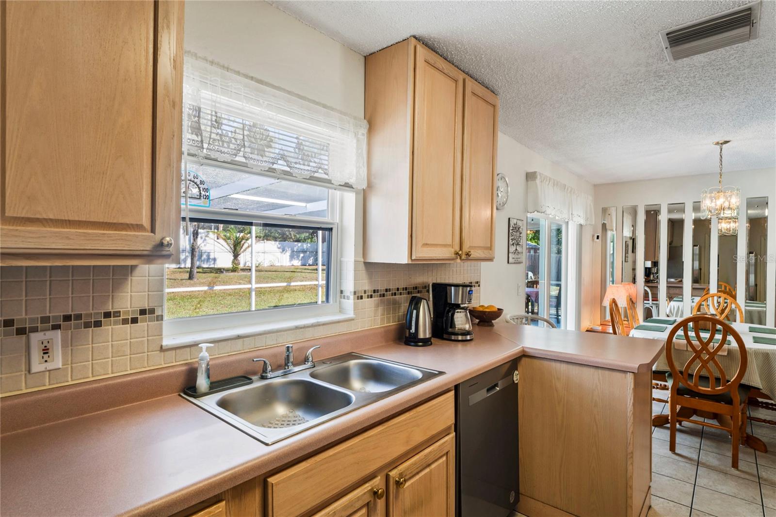 VOSS OAK LAKE ESTATE - Residential