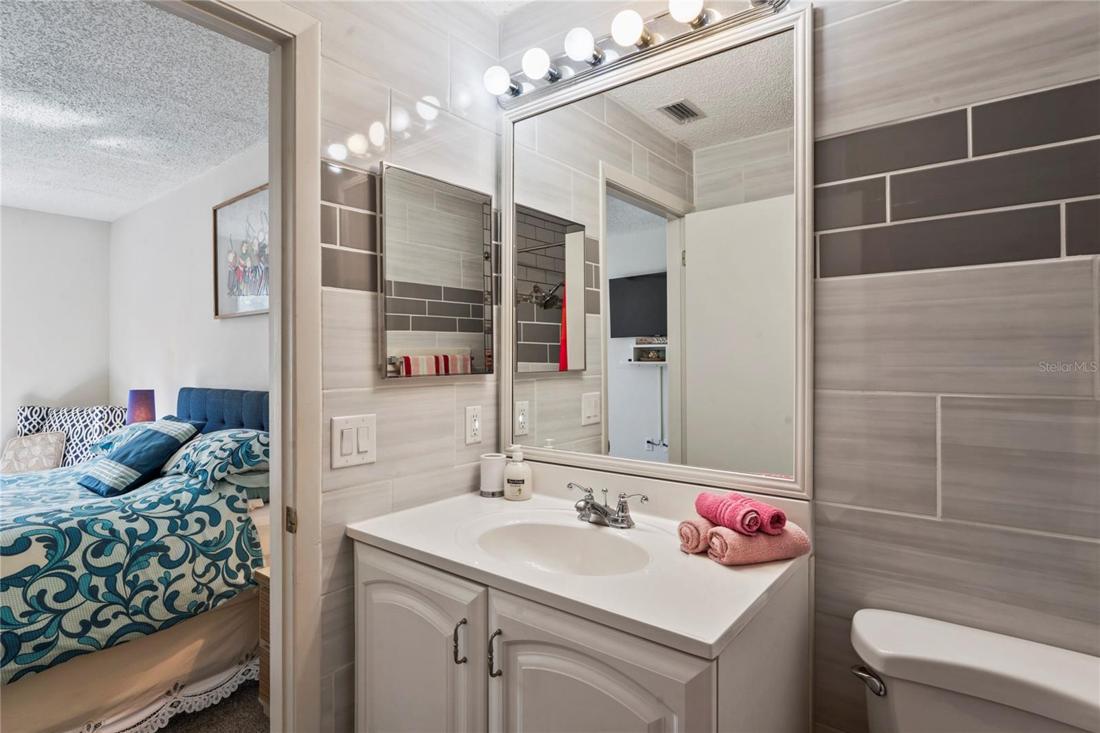 VOSS OAK LAKE ESTATE - Residential