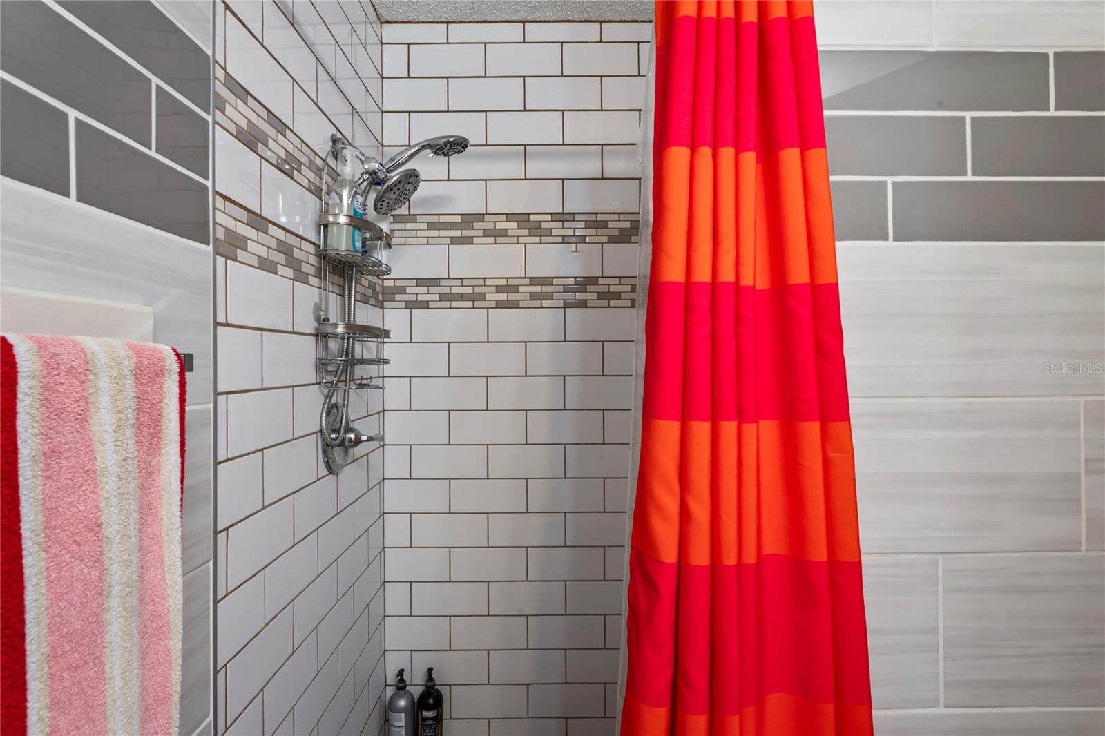 VOSS OAK LAKE ESTATE - Residential