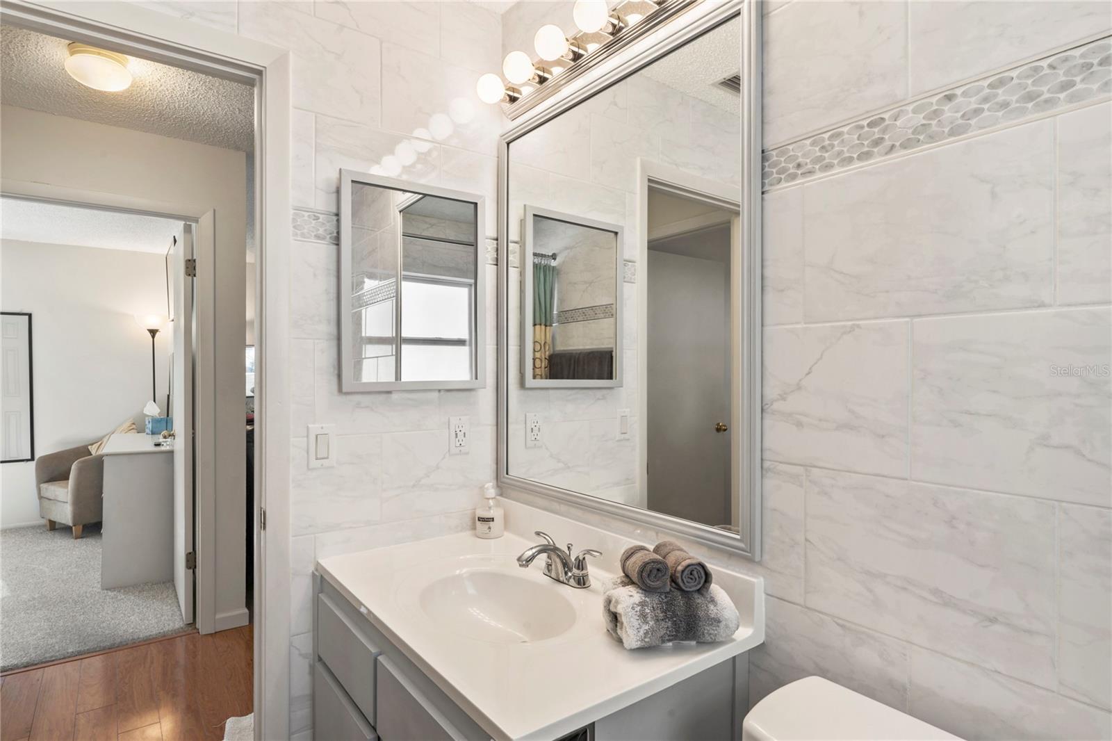 VOSS OAK LAKE ESTATE - Residential