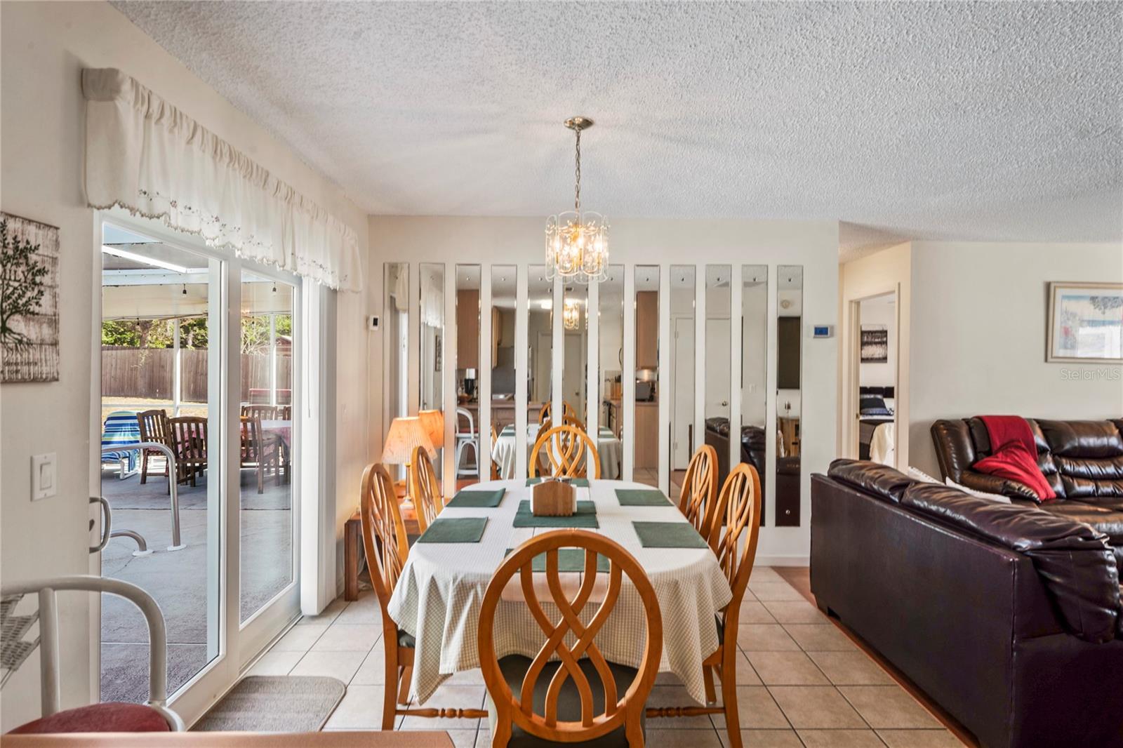 VOSS OAK LAKE ESTATE - Residential