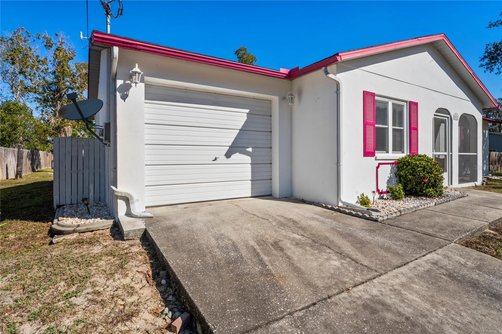 VOSS OAK LAKE ESTATE - Residential