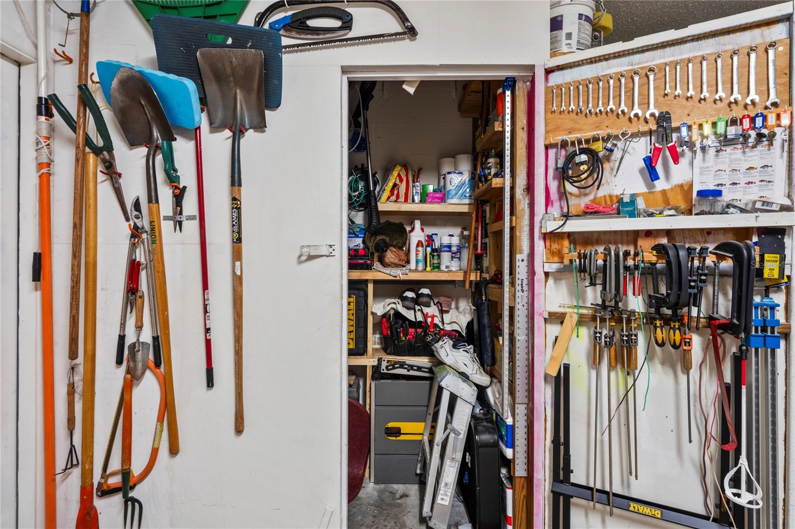 VOSS OAK LAKE ESTATE - Residential