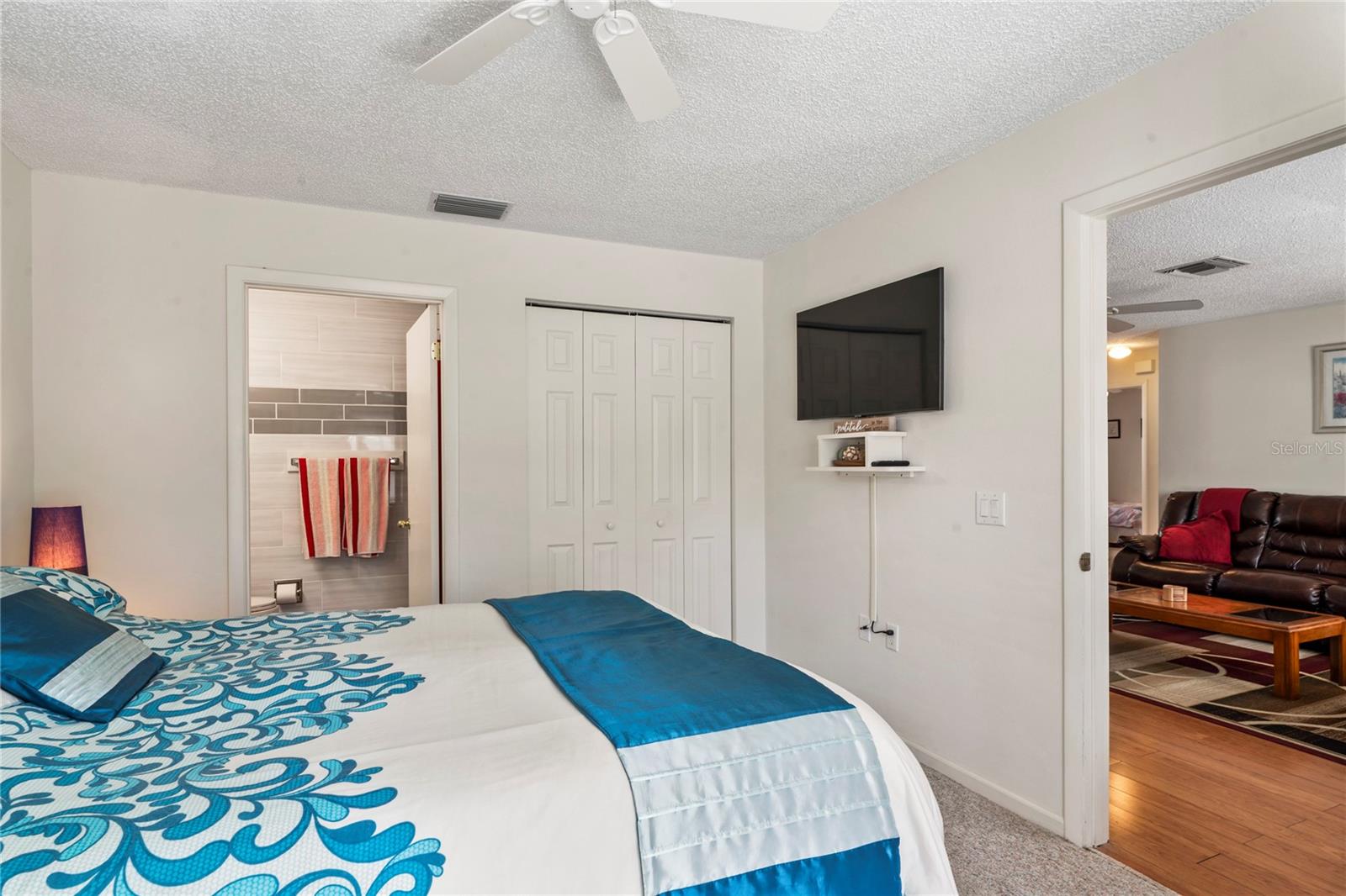 VOSS OAK LAKE ESTATE - Residential