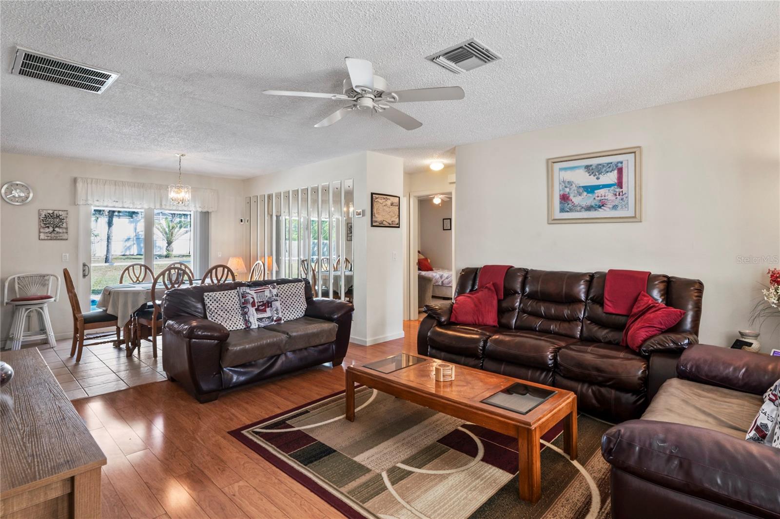 VOSS OAK LAKE ESTATE - Residential