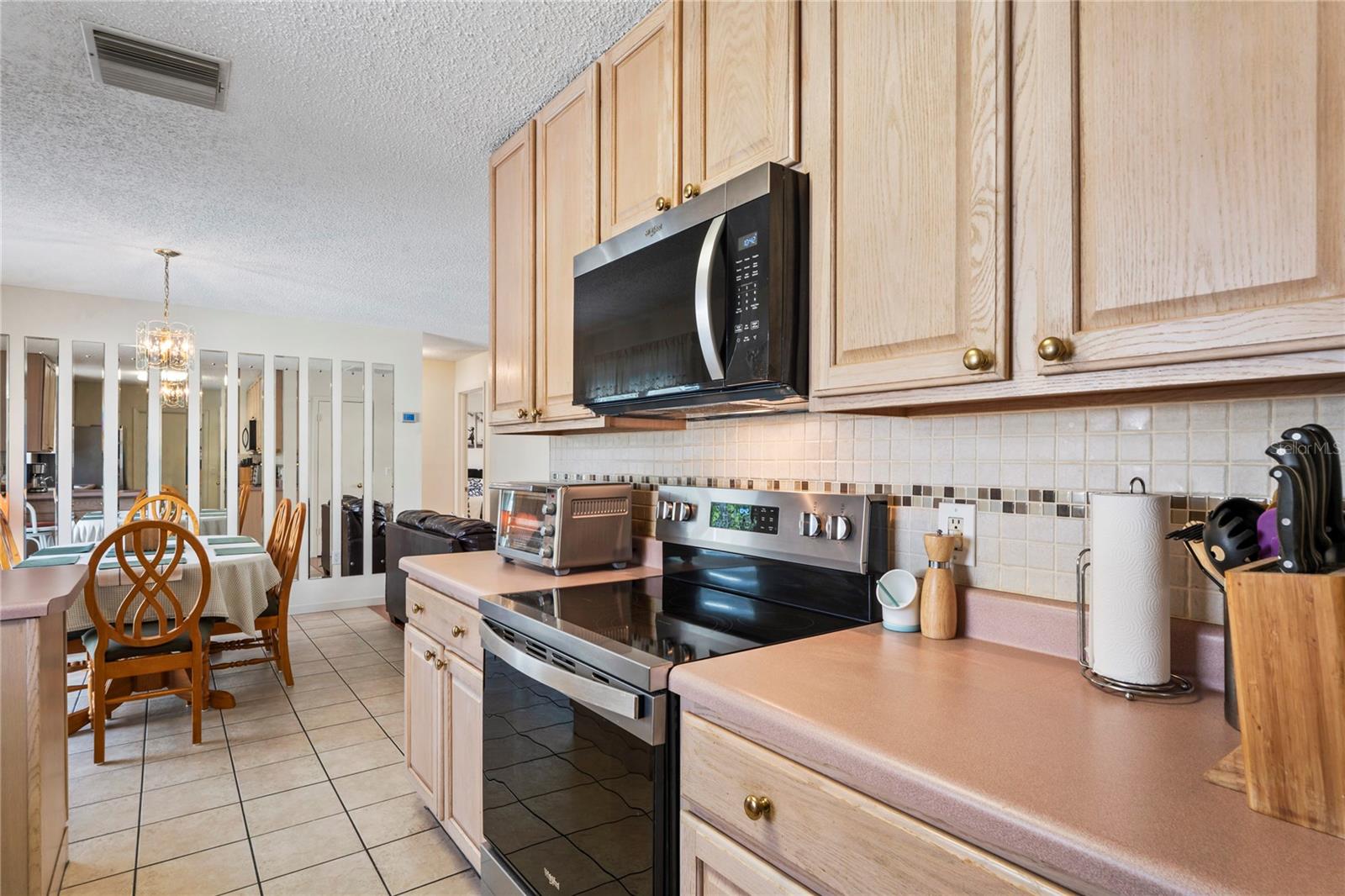 VOSS OAK LAKE ESTATE - Residential