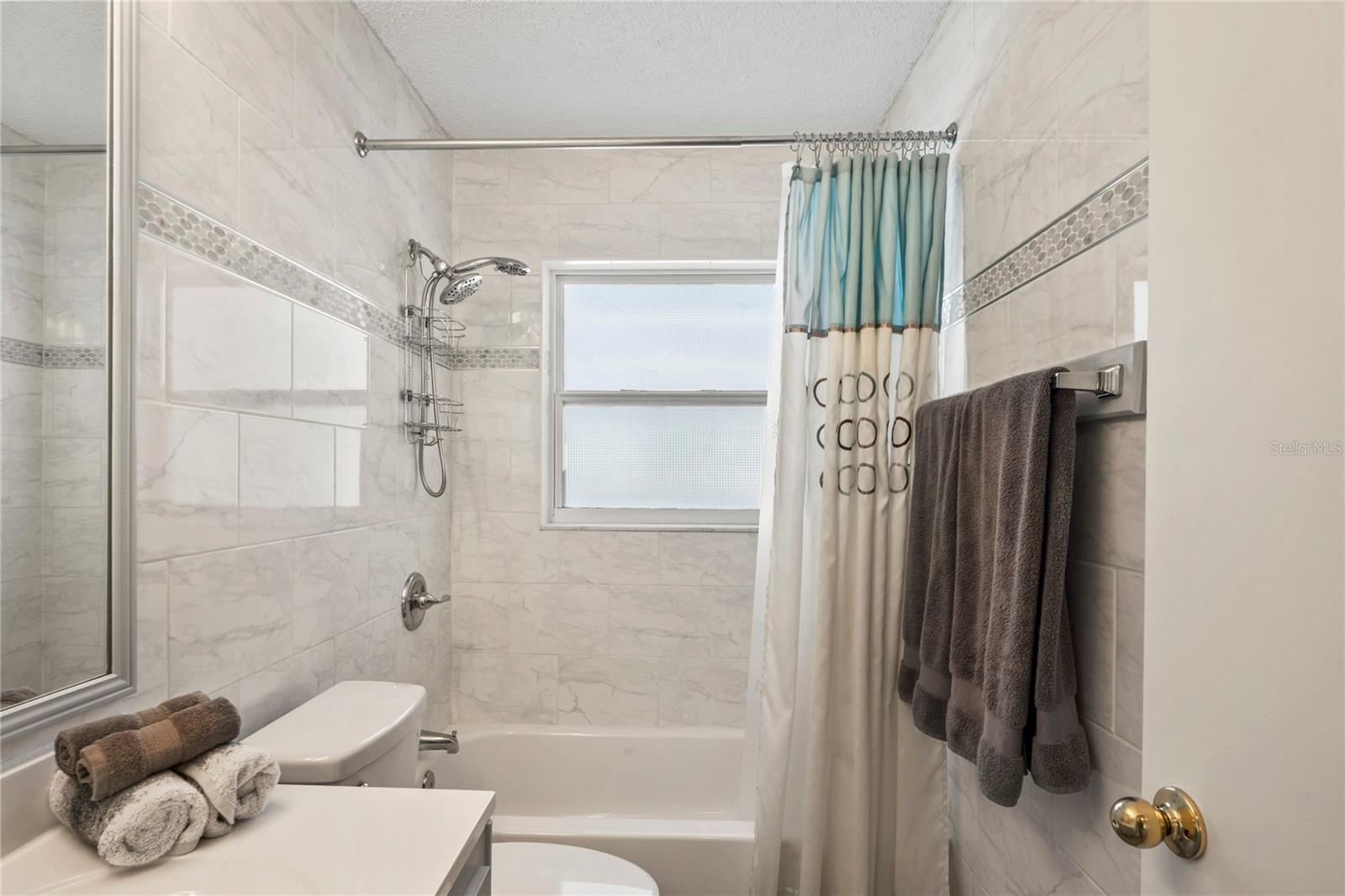 VOSS OAK LAKE ESTATE - Residential