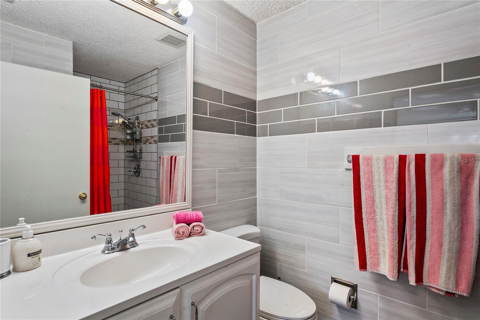 VOSS OAK LAKE ESTATE - Residential