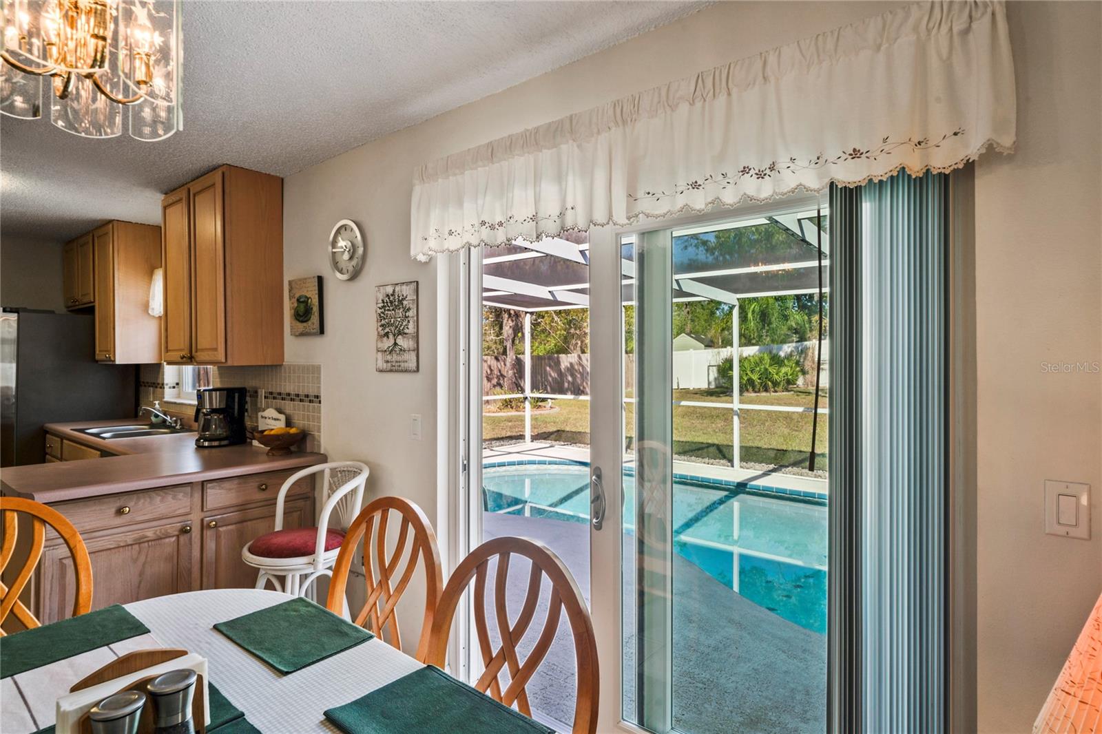 VOSS OAK LAKE ESTATE - Residential