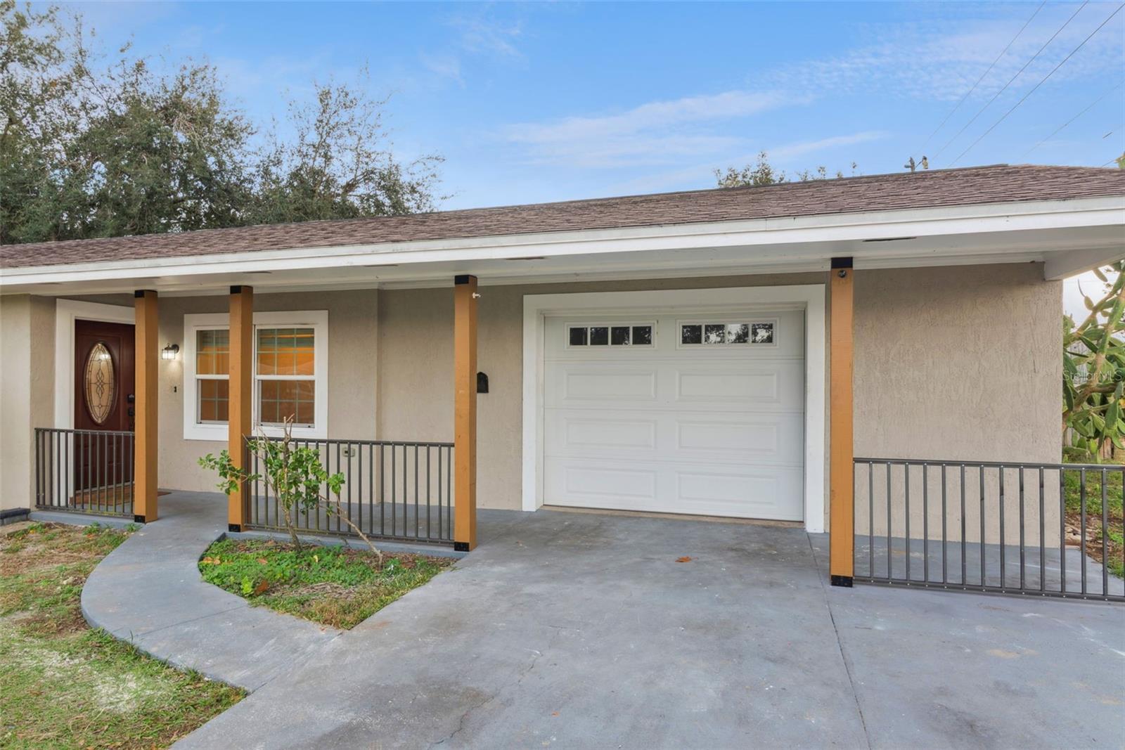 520 W CHARLOTTE AVENUE