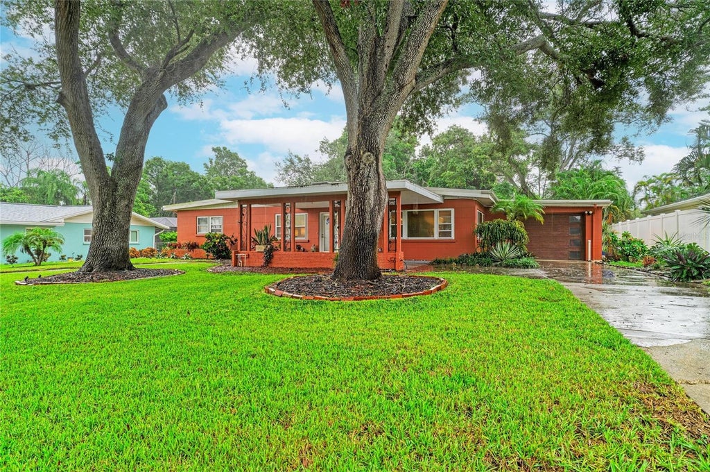 Photo of 126 Holly Avenue, Sarasota, FL 34243 (MLS # A4708933)