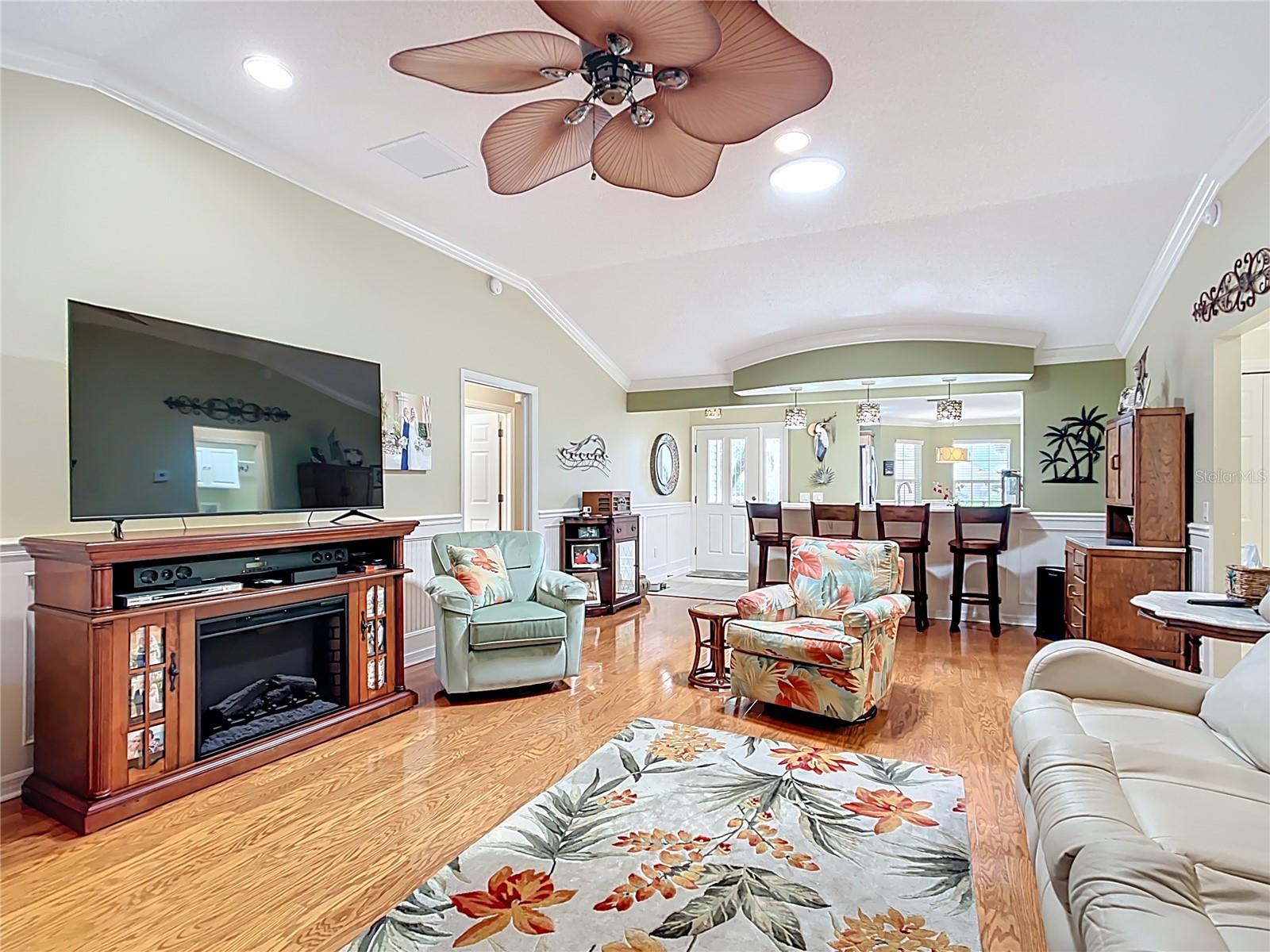 2124 WESTCHESTER WAY