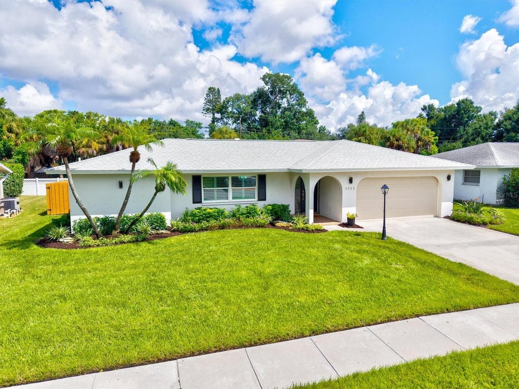 Photo of 2923 Concord Street, Sarasota, FL 34231 (MLS # A4705227)