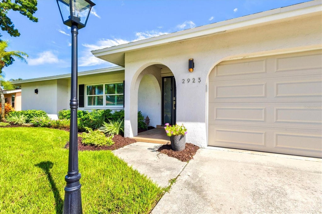 Photo of 2923 Concord Street, Sarasota, FL 34231 (MLS # A4705227)