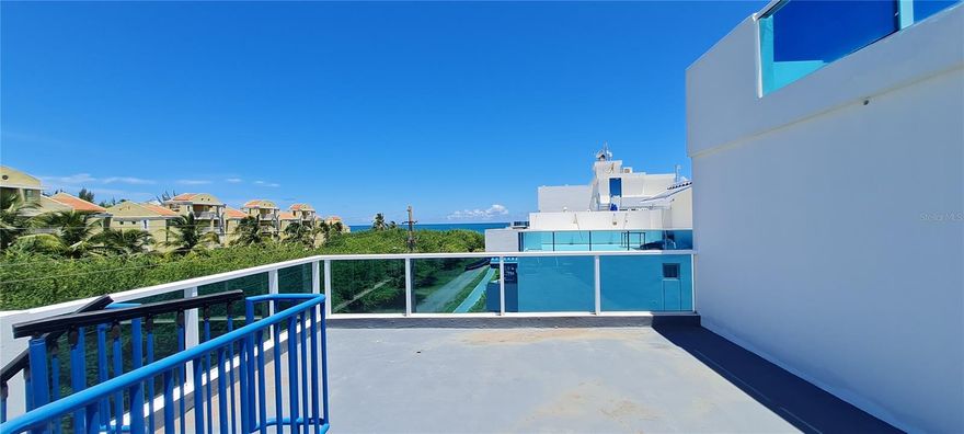 Back to the Market. Direct access to the beach. PH fully furniture. It has 2 bedrooms, 2 bathrooms, a big terrace and 2 parking spaces.  The Complex has 2 pools, gym, elevators, beautiful landscape areas, 24-hour security and electric generator for common areas. Close to the Canovanas outlet shopping center, Luquillo kiosks, El Yunque national forest and many others.