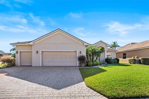 A home in LAKE WALES