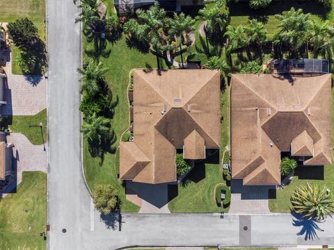 A home in LAKE WALES