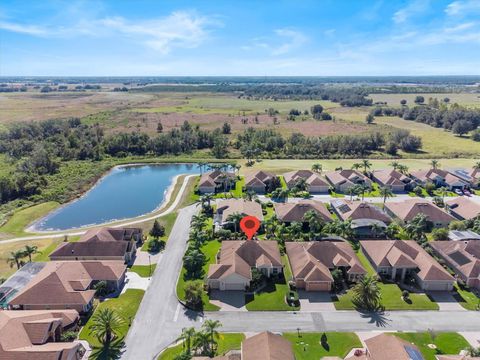 A home in LAKE WALES