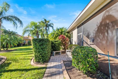 A home in LAKE WALES