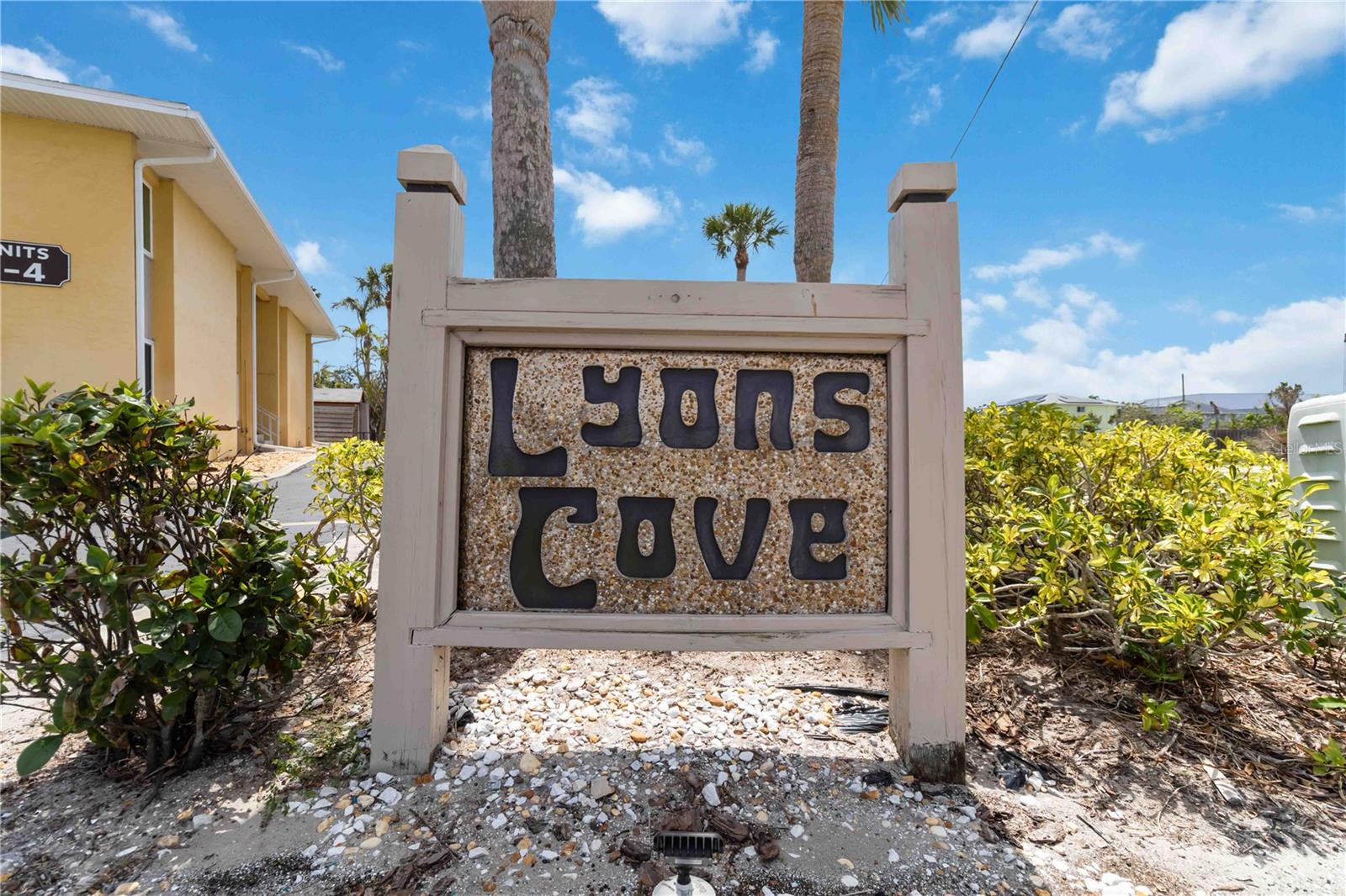 LYONS COVE - Residential
