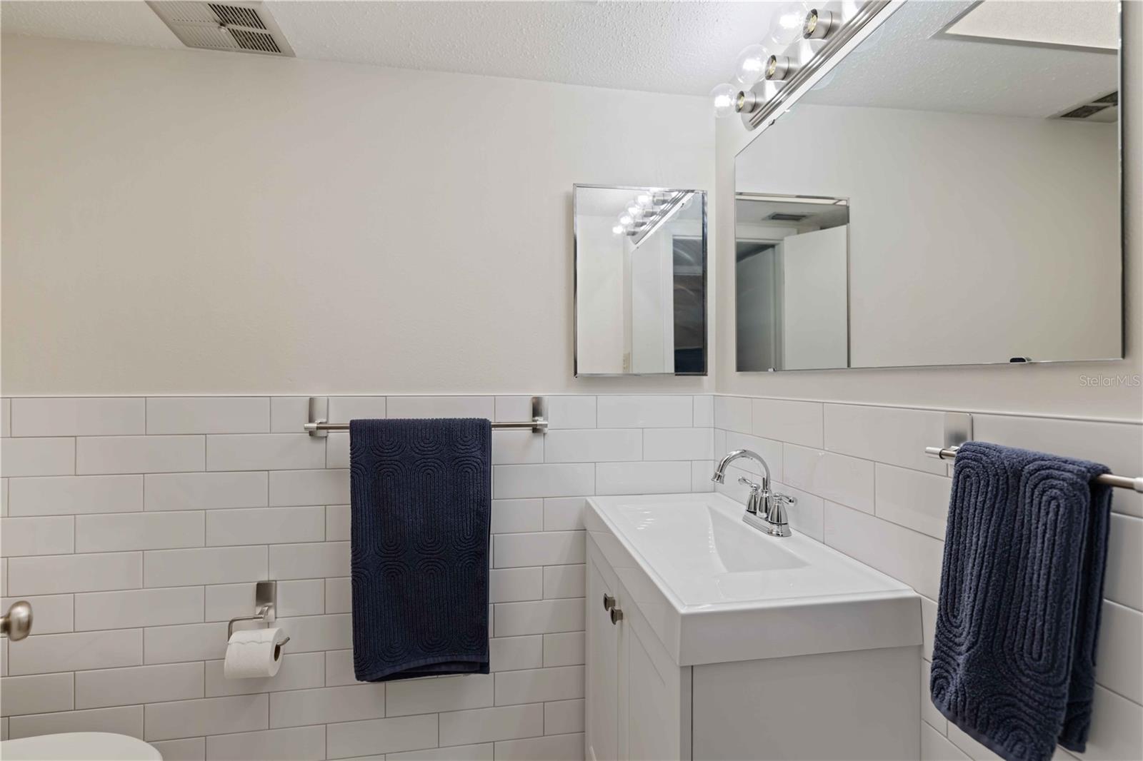 LYONS COVE - Residential