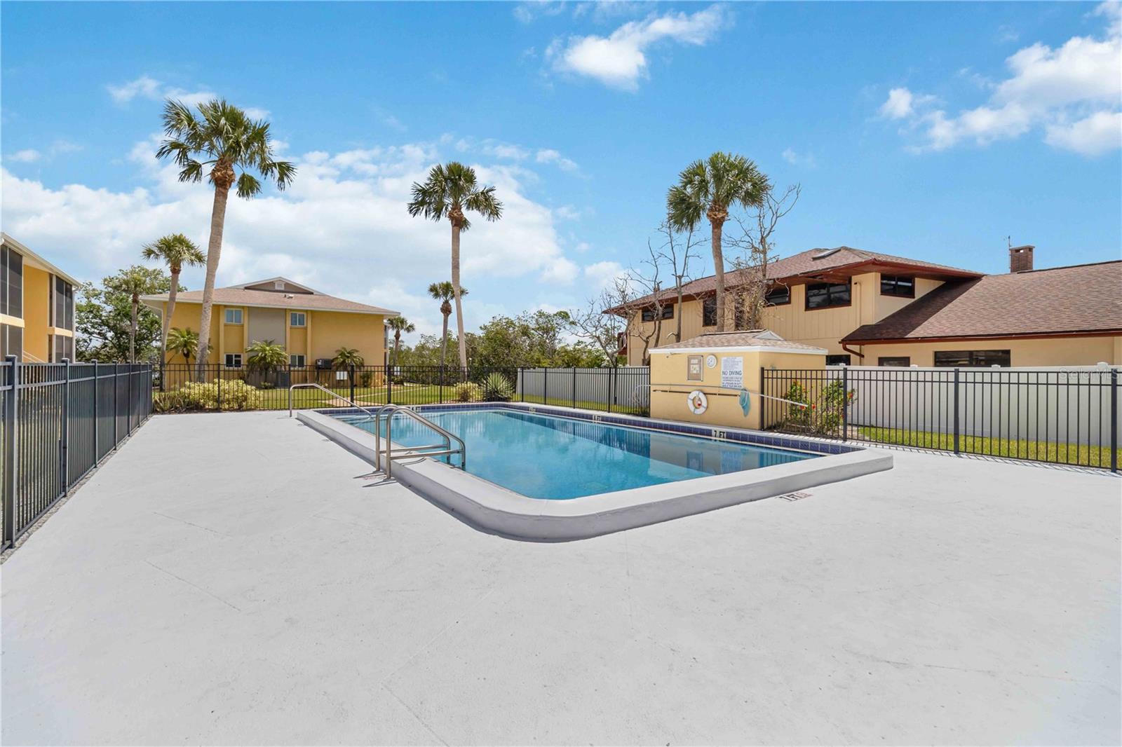 LYONS COVE - Residential