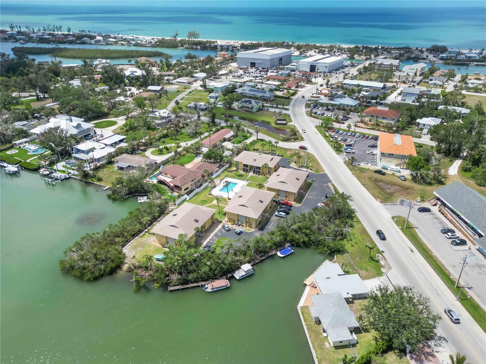 LYONS COVE - Residential