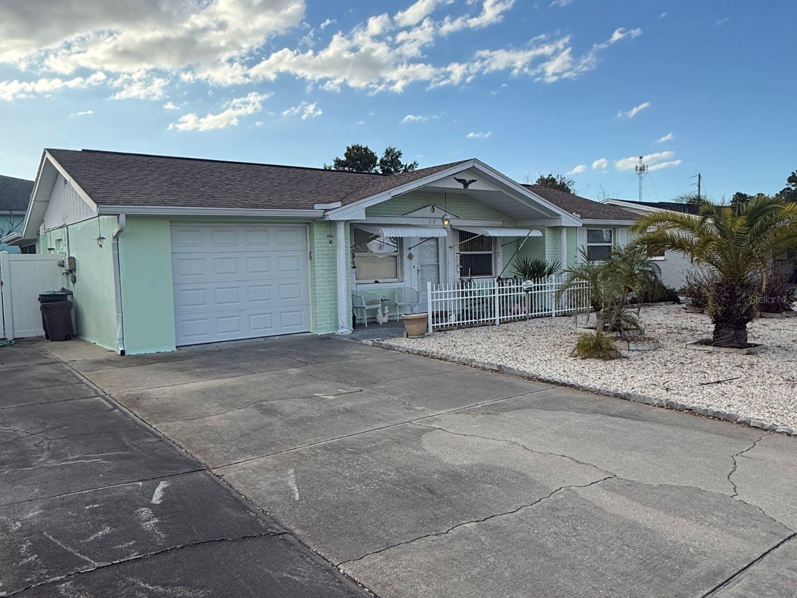 COLONIAL HILLS - Residential