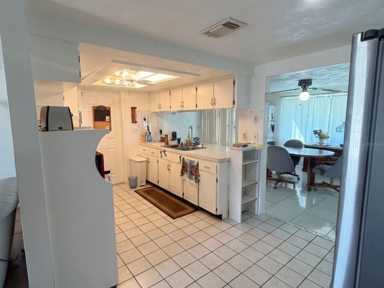 COLONIAL HILLS - Residential