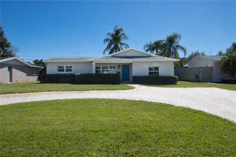 Photo of 600 43rd Avenue NE, St Petersburg, FL 33703 (MLS # TB8438903)